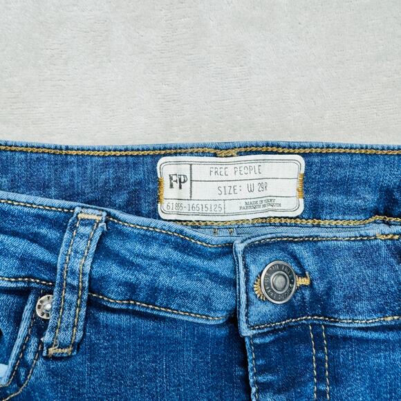 Free People Jeans Women 29R Med Wash Blue Denim Pintuck Step Hem Mid Rise Skinny - Picture 3 of 13